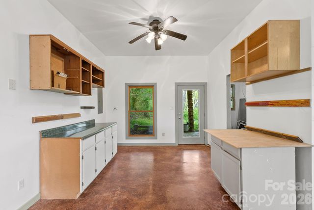 310 Burr Ridge, Marshall, NC 28753
