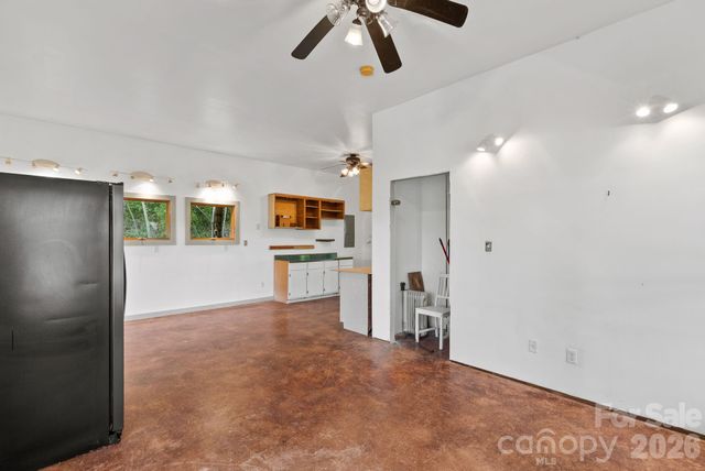310 Burr Ridge, Marshall, NC 28753