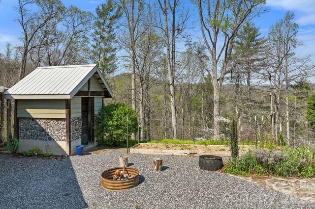310 Burr Ridge, Marshall, NC 28753