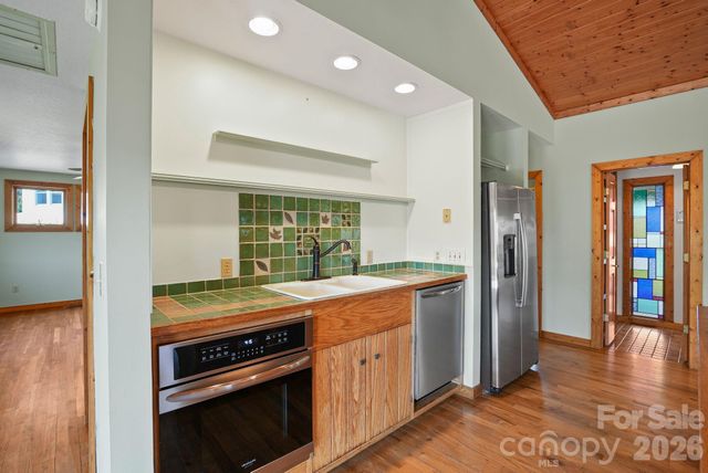 310 Burr Ridge, Marshall, NC 28753