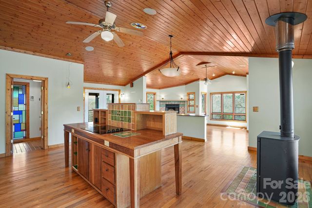 310 Burr Ridge, Marshall, NC 28753