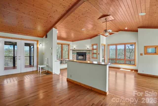310 Burr Ridge, Marshall, NC 28753