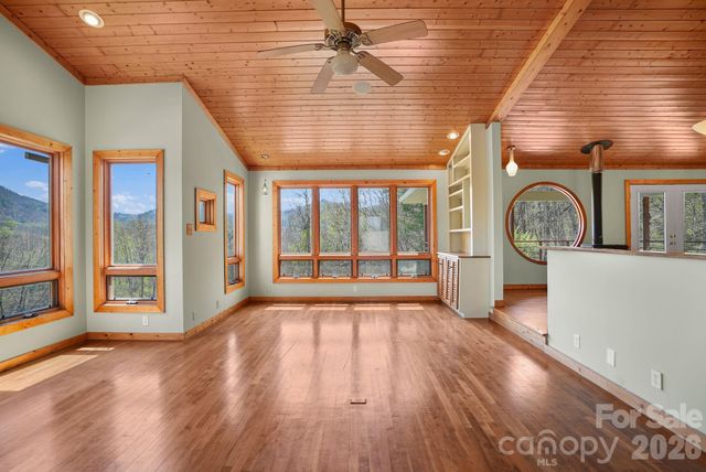 310 Burr Ridge, Marshall, NC 28753