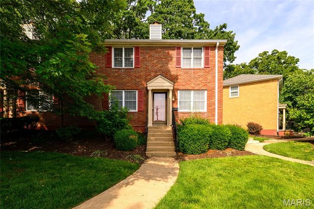 9024 W Swan Circle, Brentwood, MO 63144