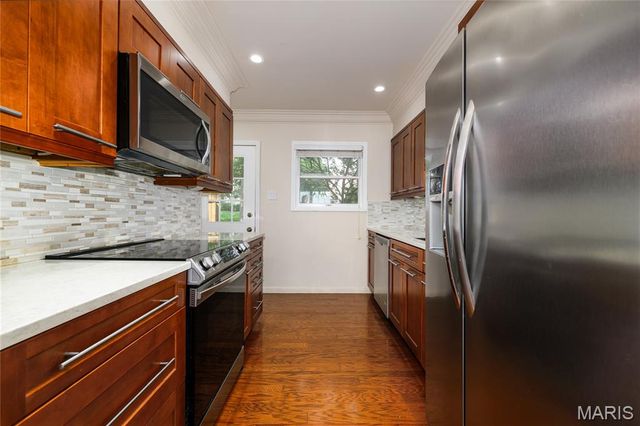9024 W Swan Circle, Brentwood, MO 63144