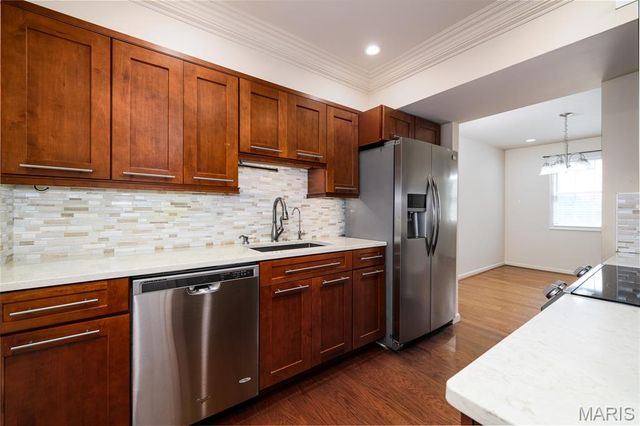 9024 W Swan Circle, Brentwood, MO 63144