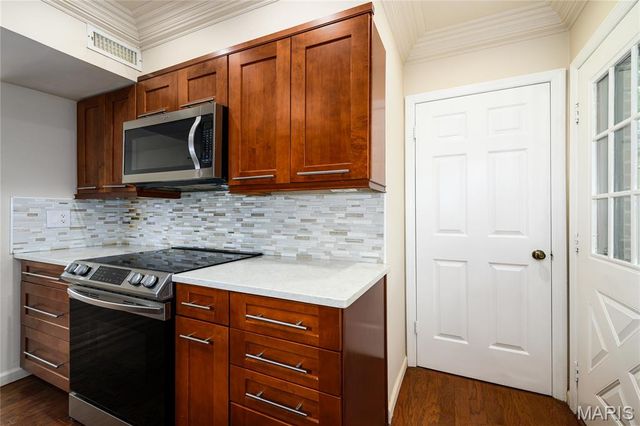 9024 W Swan Circle, Brentwood, MO 63144