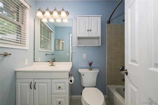 9024 W Swan Circle, Brentwood, MO 63144
