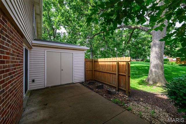 9024 W Swan Circle, Brentwood, MO 63144