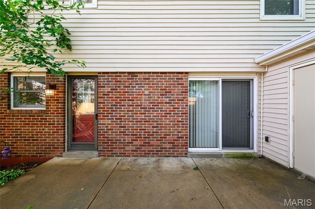 9024 W Swan Circle, Brentwood, MO 63144