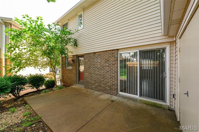 9024 W Swan Circle, Brentwood, MO 63144