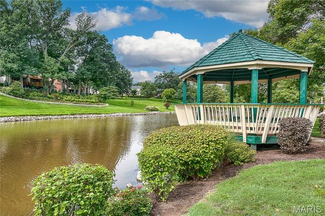 9024 W Swan Circle, Brentwood, MO 63144