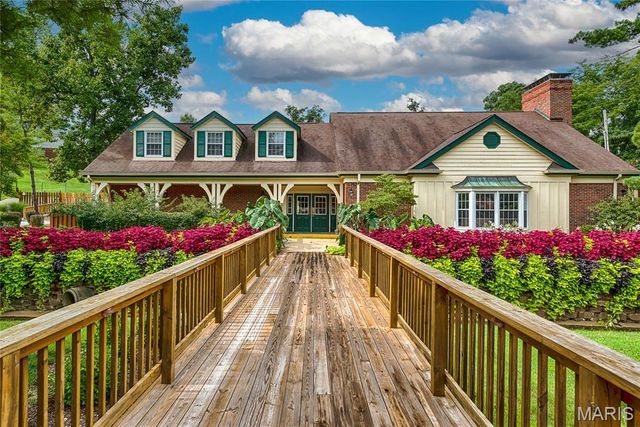 9024 W Swan Circle, Brentwood, MO 63144