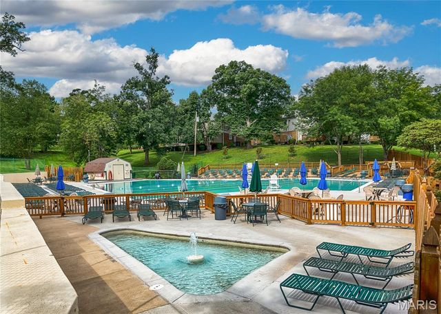 9024 W Swan Circle, Brentwood, MO 63144