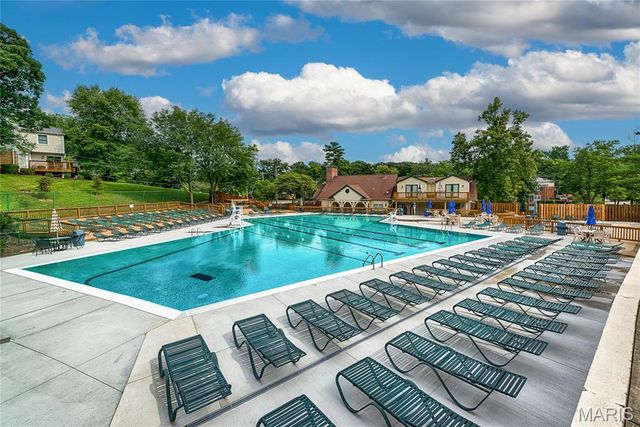 9024 W Swan Circle, Brentwood, MO 63144