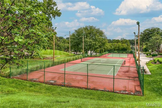 9024 W Swan Circle, Brentwood, MO 63144