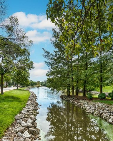 9024 W Swan Circle, Brentwood, MO 63144