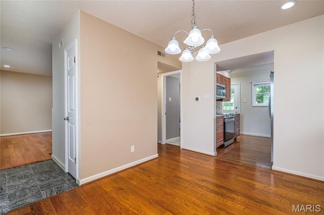 9024 W Swan Circle, Brentwood, MO 63144