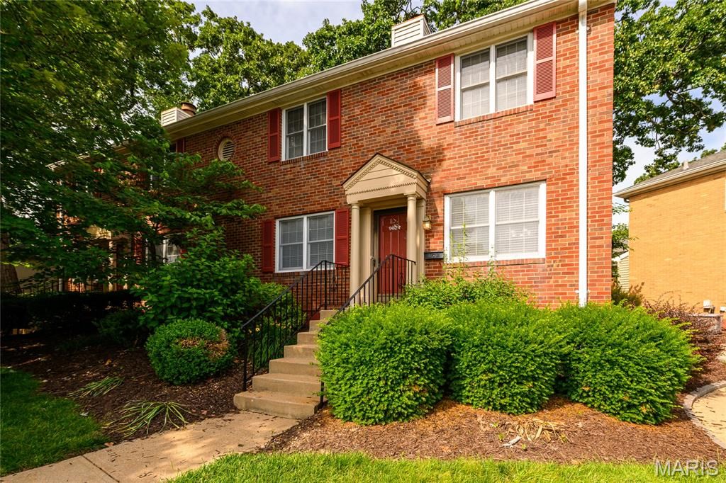 9024 W Swan Circle, Brentwood, MO 63144