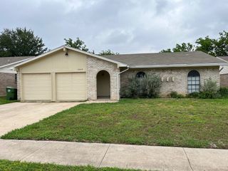 6049 Nanci Drive, Watauga, TX 76148