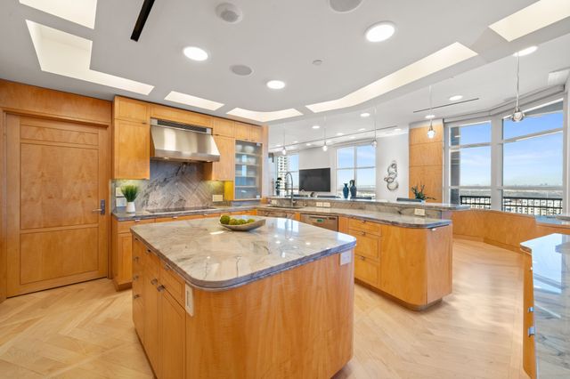 330 Las Colinas Boulevard E 1522, Irving, TX 75039