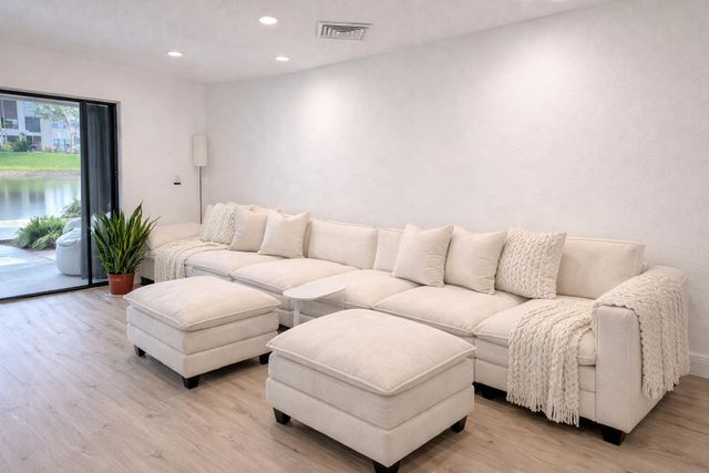 4 Westgate Lane 4c, Boynton Beach, FL 33436