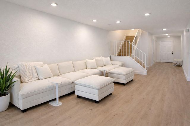 4 Westgate Lane 4c, Boynton Beach, FL 33436