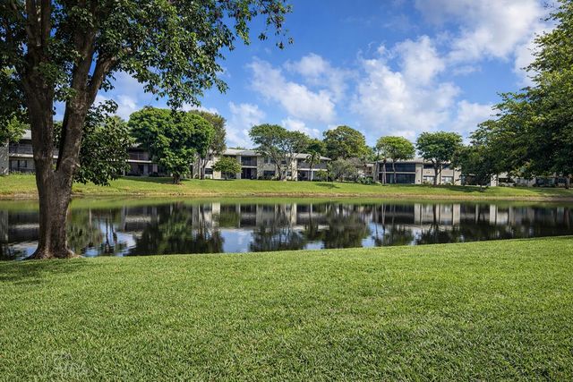 4 Westgate Lane 4c, Boynton Beach, FL 33436