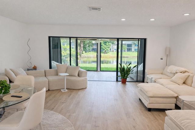 4 Westgate Lane 4c, Boynton Beach, FL 33436