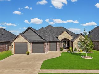 104 Spieth Court, Granbury, TX 76048