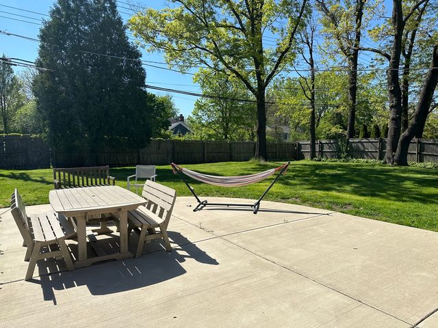 662 Garfield Avenue, Lake Bluff, IL 60044