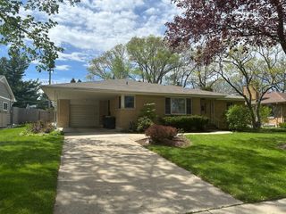 662 Garfield Avenue, Lake Bluff, IL 60044