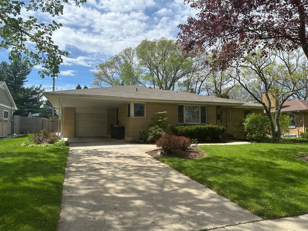 662 Garfield Avenue, Lake Bluff, IL 60044