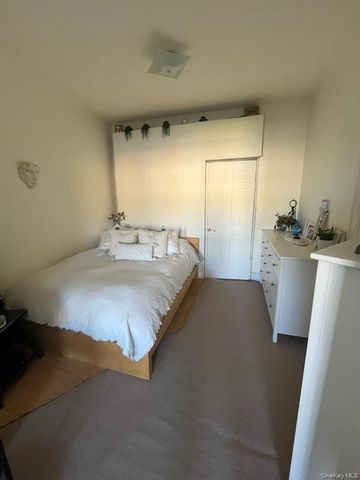 6556 Myrtle Avenue, Glendale, NY 11385