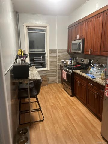 6556 Myrtle Avenue, Glendale, NY 11385