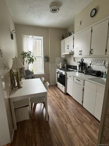 6556 Myrtle Avenue, Glendale, NY 11385