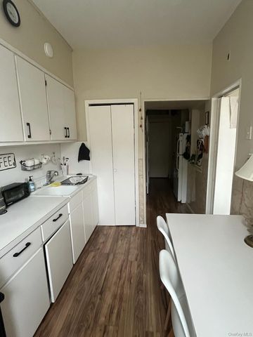 6556 Myrtle Avenue, Glendale, NY 11385