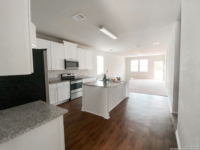 6802 Freedom Hills, San Antonio, TX 78242
