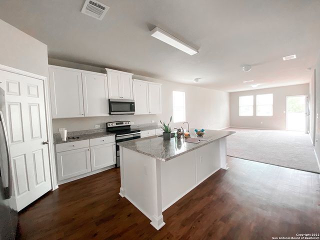 6802 Freedom Hills, San Antonio, TX 78242