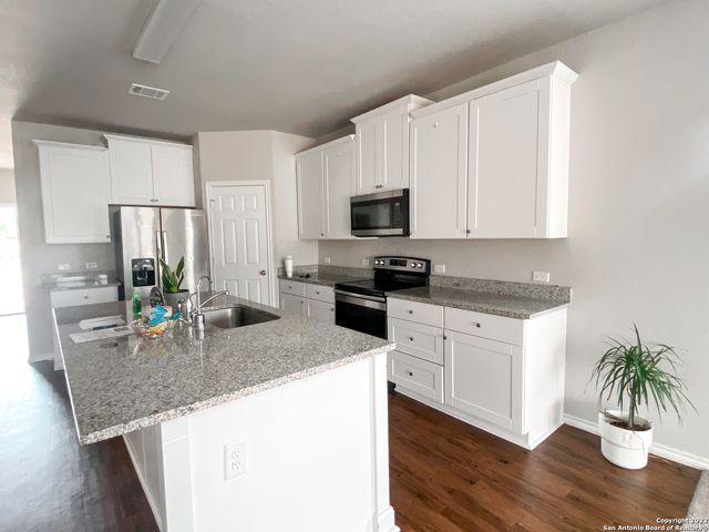 6802 Freedom Hills, San Antonio, TX 78242