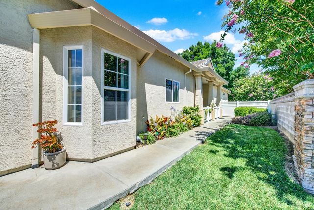 401 Marvin Gardens Dr, Vacaville, CA 95687