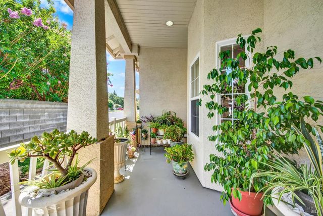 401 Marvin Gardens Dr, Vacaville, CA 95687