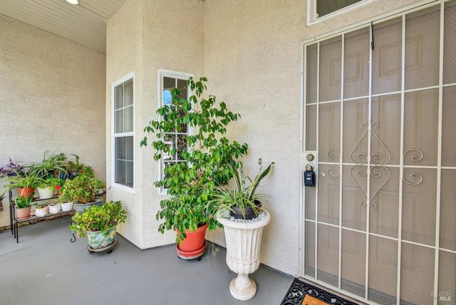 401 Marvin Gardens Dr, Vacaville, CA 95687