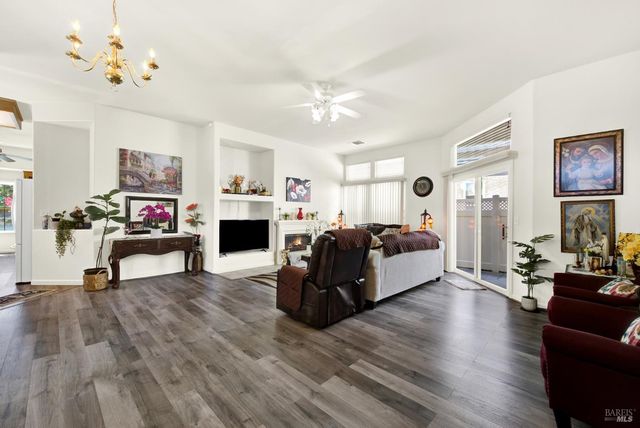 401 Marvin Gardens Dr, Vacaville, CA 95687