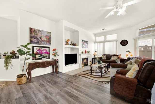 401 Marvin Gardens Dr, Vacaville, CA 95687