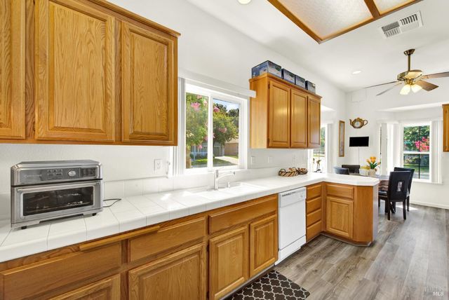 401 Marvin Gardens Dr, Vacaville, CA 95687