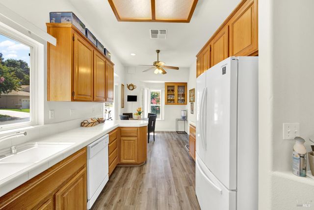 401 Marvin Gardens Dr, Vacaville, CA 95687