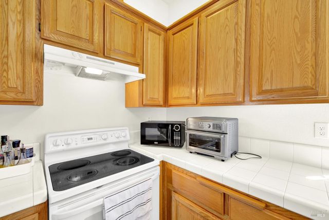 401 Marvin Gardens Dr, Vacaville, CA 95687
