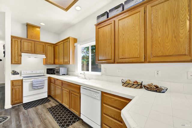 401 Marvin Gardens Dr, Vacaville, CA 95687