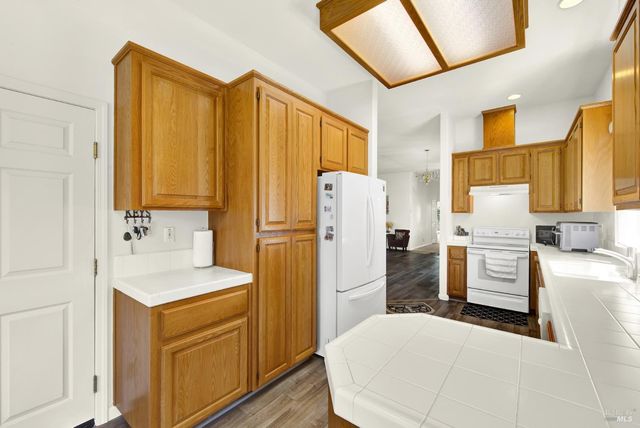 401 Marvin Gardens Dr, Vacaville, CA 95687